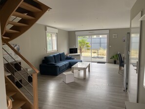 TV - Villa Cheveux d'Anges in Merlimont with whirlpool bath, pets welcome  (Merlimont)