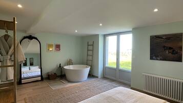2 bedrooms, travel crib, WiFi, bed sheets