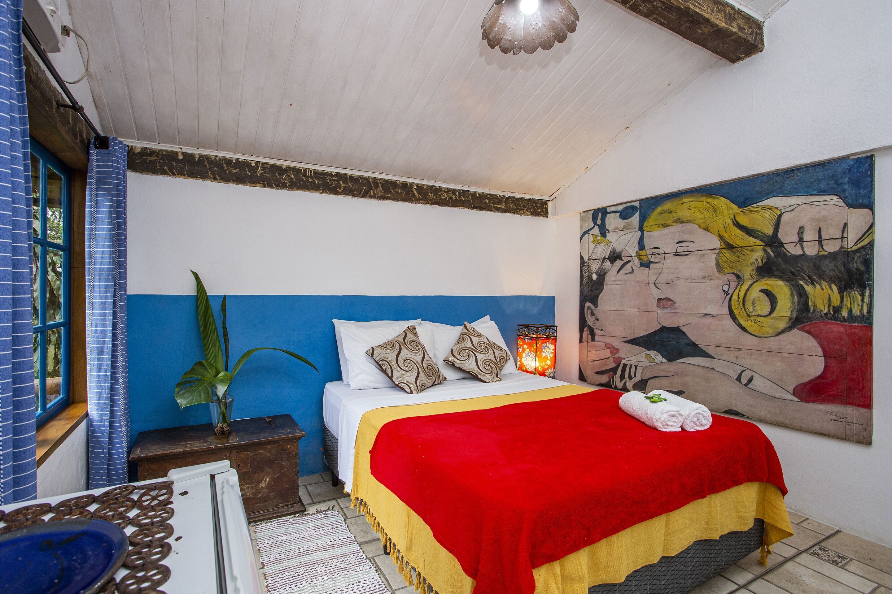 Free WiFi, bed sheets