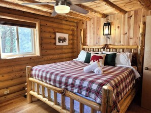 4 bedrooms, travel crib, free WiFi, bed sheets - Rimtop Retreat | King Beds~Foosball~Lakes Nearby (Forest Lakes)