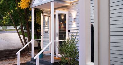 Vue Lake Daylesford Studio-on the lake