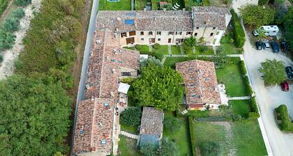 Regarda - Countryhouse Nocino 1 in the middle of Lake Garda vineyards