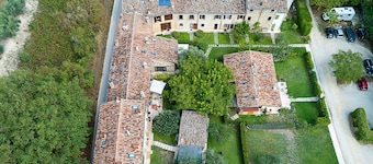 Regarda - Countryhouse Nocino 1 in the middle of Lake Garda vineyards