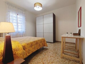 1 bedroom, bed sheets