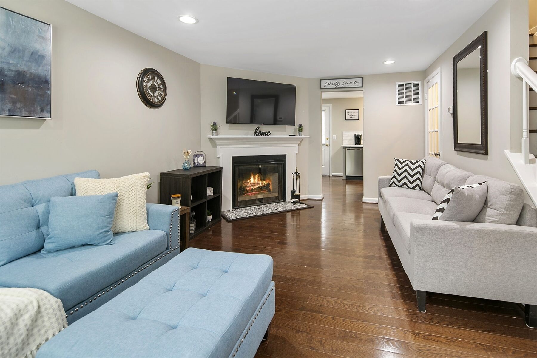 CityLimits: Charming Townhome 40 Min from DC