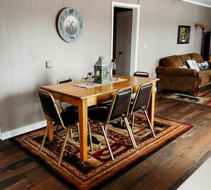 Dining - Autumn Ridge North on Little Rabbit Lake (Ironton)