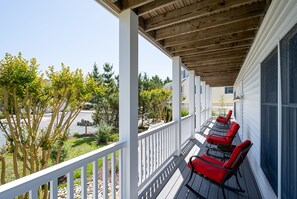 Property grounds - Amazing location and layout for vacation fun! 206 Massachusetts (Lewes)
