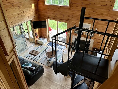 Wilderness Retreat - Secluded cottage tucked away in the Woods!