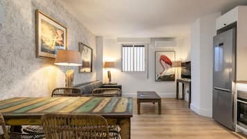 Standard-Apartment | Wohnbereich | Flachbildfernseher