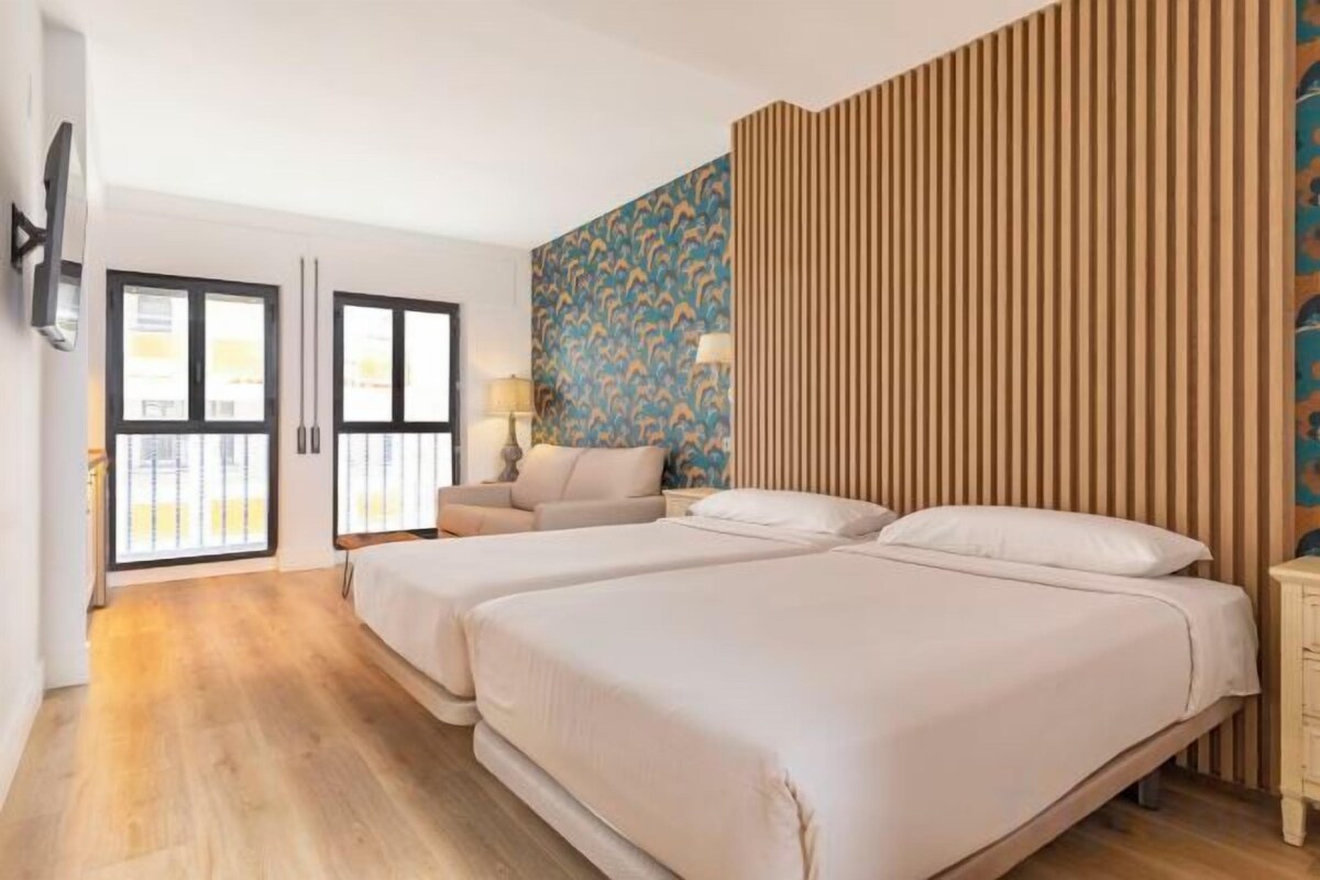 WiFi (free), bed sheets