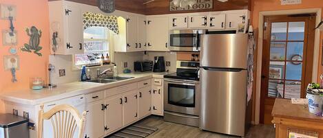 Kühlschrank, Mikrowelle, Geschirrspüler