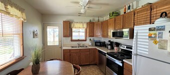 Misty Manor - 3BR home, sc. porch & NO PETS. NO LINENS PROVIDED