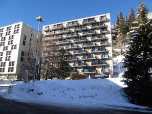 Exterior - 150m from resort center, 6th floor, view ski slopes, balcony, tv, ski locker, 24m², Flaine (Flaine)