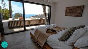 5 Schlafzimmer, Schreibtisch, Bügeleisen/Bügelbrett, Reisekinderbett