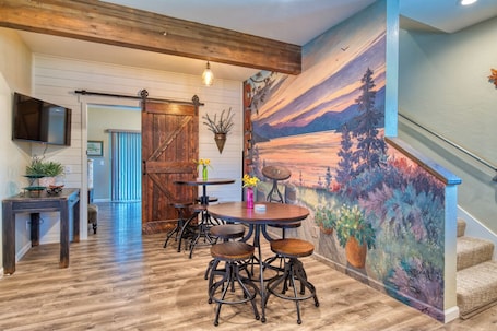Dining. A/C LakeAccess GameRoom Xbox DogOK kayaks paddleboards Private30'Dock Sleeps 14