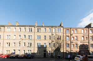 Exterior - Cozy Apartment by Holyrood Palace and Park (Edinburgh)