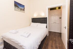 1 bedroom, in-room safe, iron/ironing board, free WiFi - Cozy Apartment by Holyrood Palace and Park (Edinburgh)