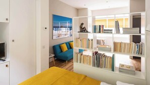 1 bedroom, iron/ironing board, travel crib, WiFi - Artist's Studio in Stockbridge (Edinburgh)