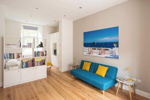 TV - Artist's Studio in Stockbridge (Edinburgh)