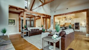 TV, peis, videospill og kontorer