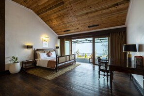 Egyptian cotton sheets, premium bedding, pillowtop beds, free WiFi - Amã Stays & Trails Puttabong Cottage, Darjeeling (Darjeeling)