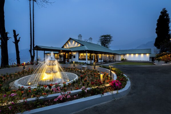 Front of property - Amã Stays & Trails Puttabong Cottage, Darjeeling (Darjeeling)