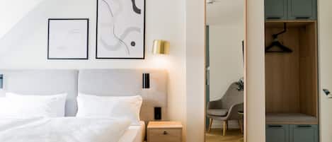 Deluxe Studio | Hypo-allergenic bedding, iron/ironing board, free WiFi, bed sheets