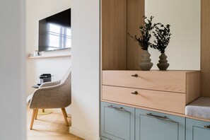 Double Room | Living area | Flat-screen TV - Bob W Munich Airport - Peterhof (Freising)