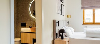 Bob W Munich Airport - Peterhof