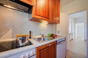 Standard Apartment, Multiple Bedrooms, Mountainside (Ca' Gina Panoramica - Monte Brè) | Private kitchen