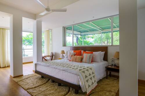 Chambre (White House, 5 Bedroom) | Bureau, accès au Wi-Fi (inclus), literie fournie