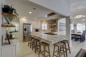 Fridge, microwave, stovetop, dishwasher