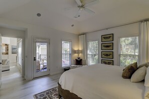 3 slaapkamers, een strijkplank/strijkijzer, internet, beddengoed