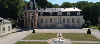 Family chateau in the heart of an estate