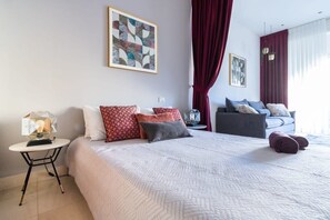 Ferros/tábuas de passar roupa, berço de viagem, Wi-Fi, roupa de cama