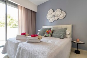 3 chambres, fer et planche à repasser, Wi-Fi, draps fournis