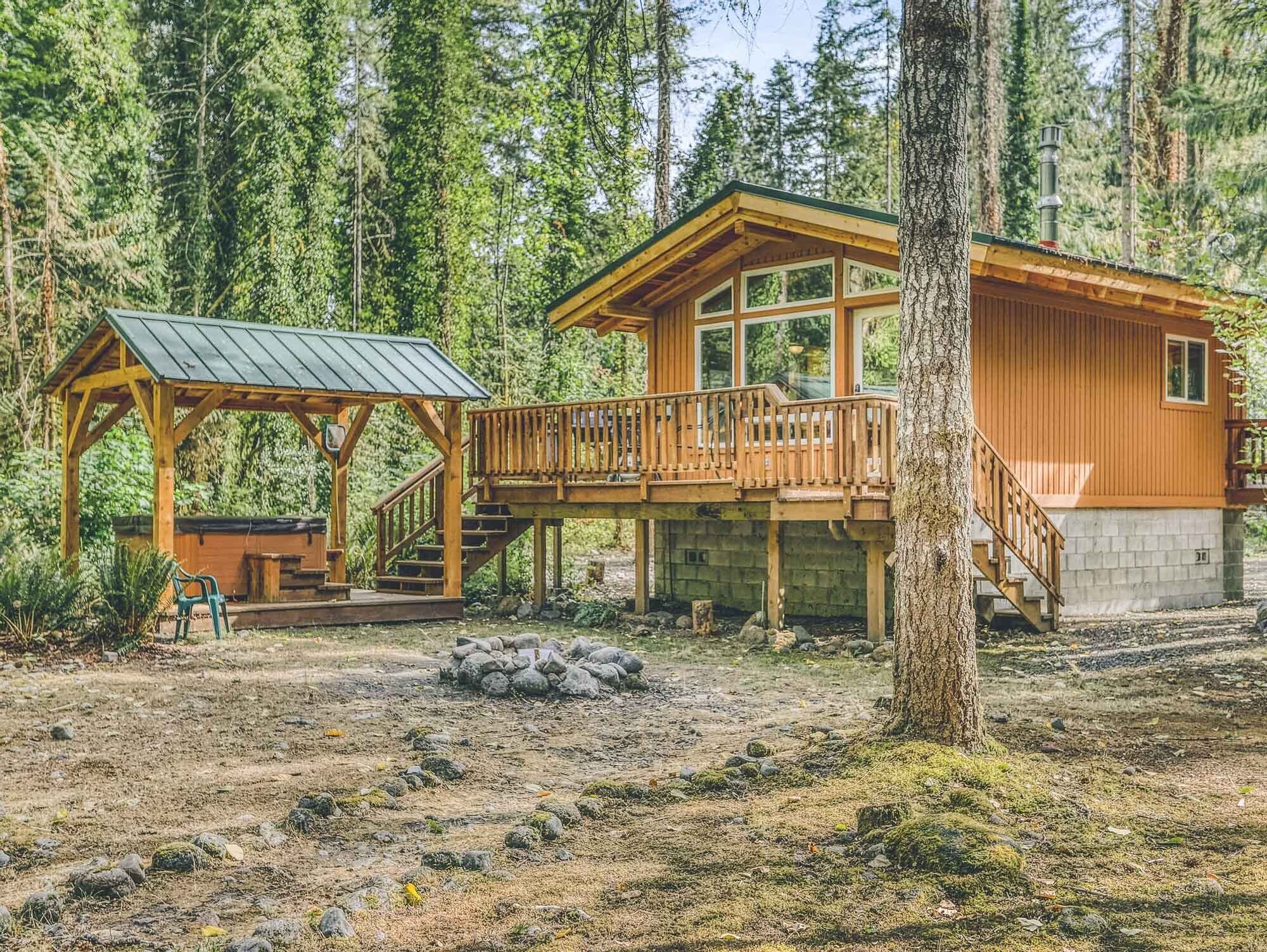 Riverwood Hideaway - Romantic, Secluded Riverfront Cabin, Hot Tub, Dogs Welcome