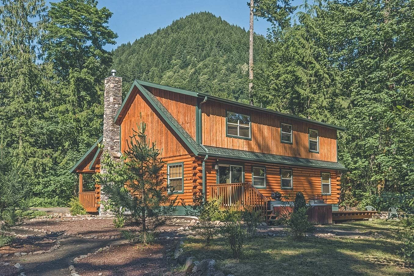 Zigzag Mountain Lodge, family getaway, fireplace, BBQ, hot tub, dog friendly