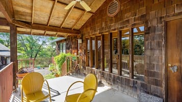 House, 2 Bedrooms | Balcony