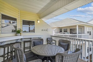 Condo, 2 Bedrooms | Property grounds