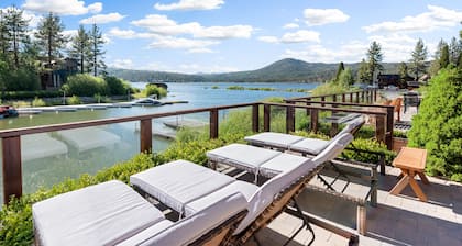 LAKEFRONT / EV L2 CHARGE - 5 STAR BOAT DOCK W/ Hot Tub, Game Room & VIEWS!