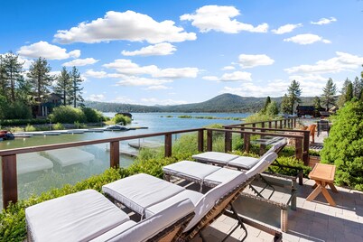 LAKEFRONT / EV L2 CHARGE - 5 STAR BOAT DOCK W/ Hot Tub, Game Room & VIEWS!