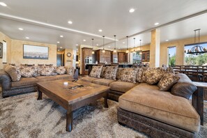 Smart TV, fireplace, table football, ping pong - LAKEFRONT / EV L2 CHARGE - 5 STAR BOAT DOCK W/ Hot Tub, Game Room & VIEWS! (Big Bear Lake)