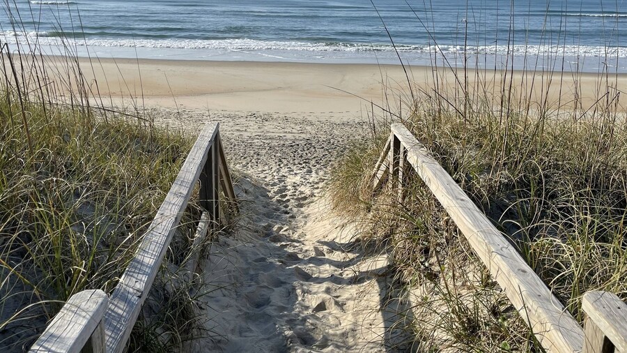 Salty Dog 2 Bedroom Villa by RedAwning