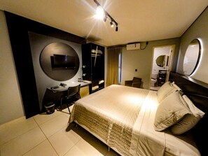 Doppelzimmer | Individuell dekoriert, individuell eingerichtet, Schreibtisch