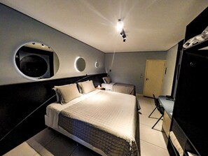 Individually decorated, individually furnished, desk, free WiFi - Castro's Hotel (Telemaco Borba)