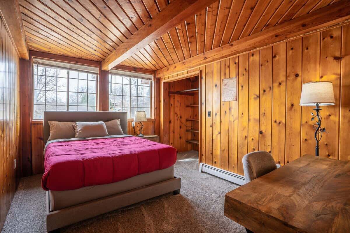 3 bedrooms, desk, iron/ironing board, WiFi