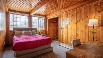 3 bedrooms, desk, iron/ironing board, travel crib