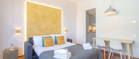 Fer et planche à repasser, Wi-Fi gratuit, draps fournis