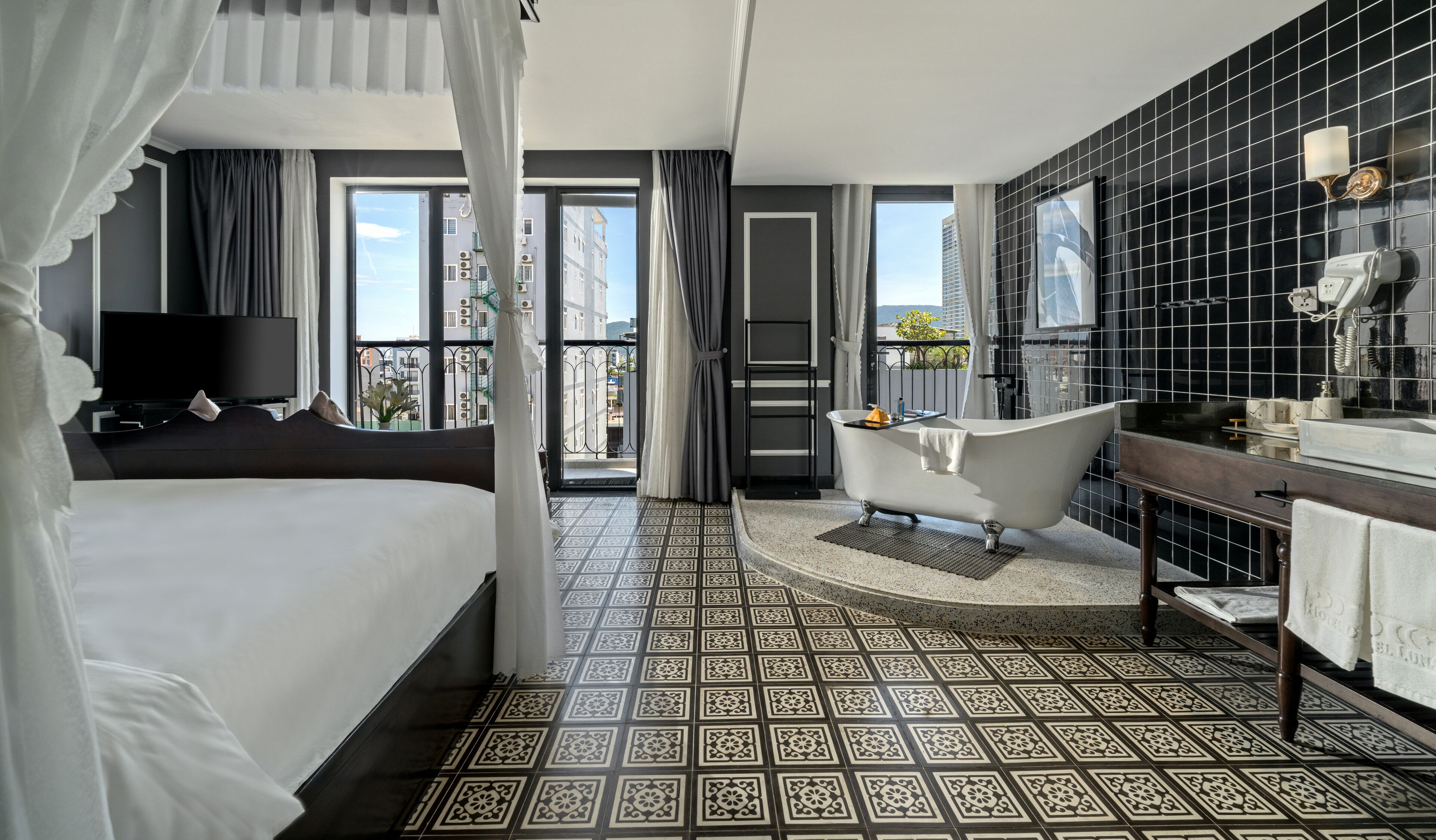 Suite, 1 kingsize bed, balkon | Een kluis op de kamer, verduisterende gordijnen, geluiddichte muren